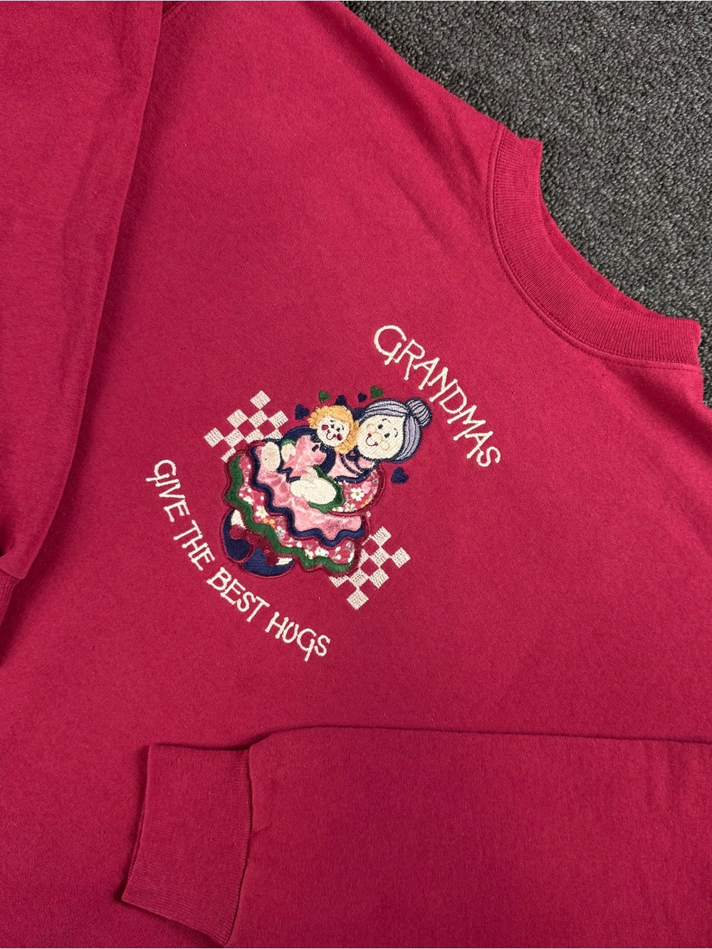 VTG Cheek-O Sportswear Crewneck Sweatshirt Red Grandmas Give Best Hugs Unisex L